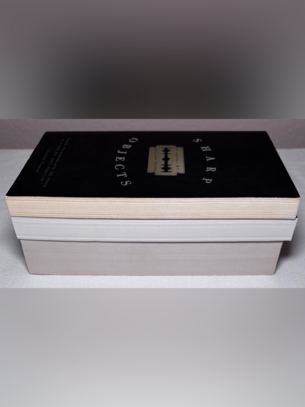 Gillian Flynn Novels - 3 Book Bundle - Picture 5 of 6